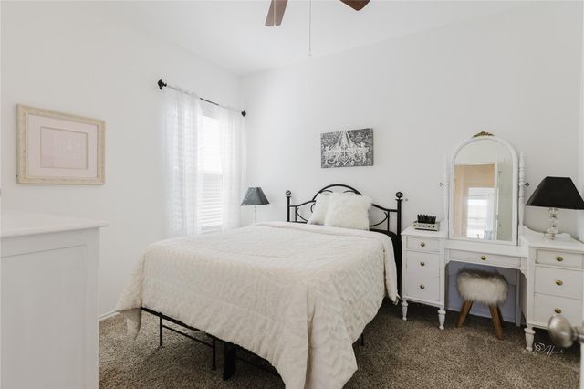 517 Halfmoon DR, Lockhart, TX 78644