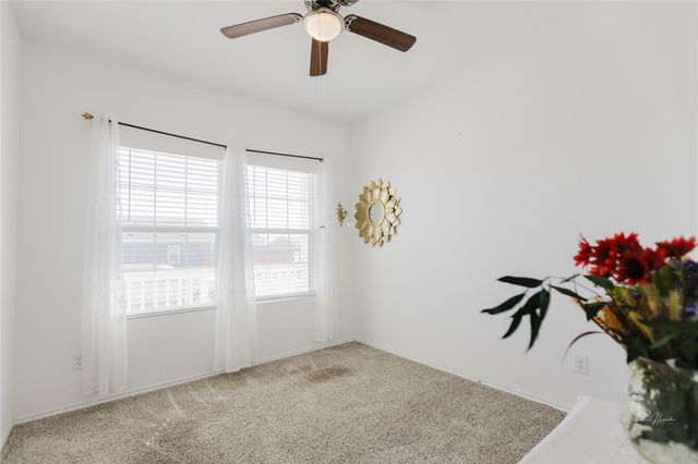 517 Halfmoon DR, Lockhart, TX 78644