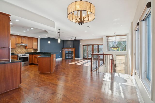 934 W Huron Street, Ann Arbor, MI 48103