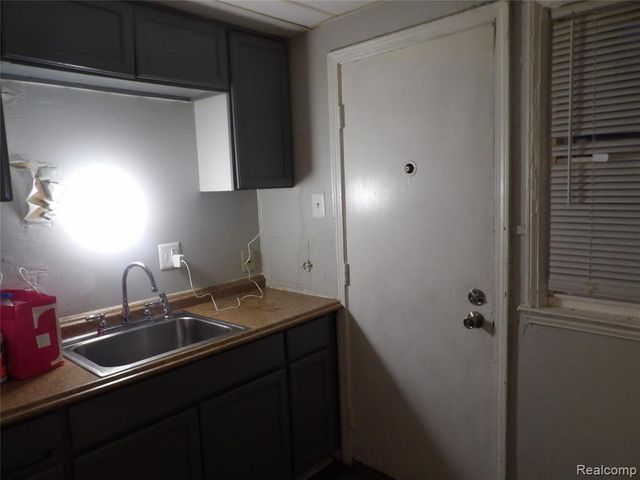 19985 Meyers Road, Detroit, MI 48235