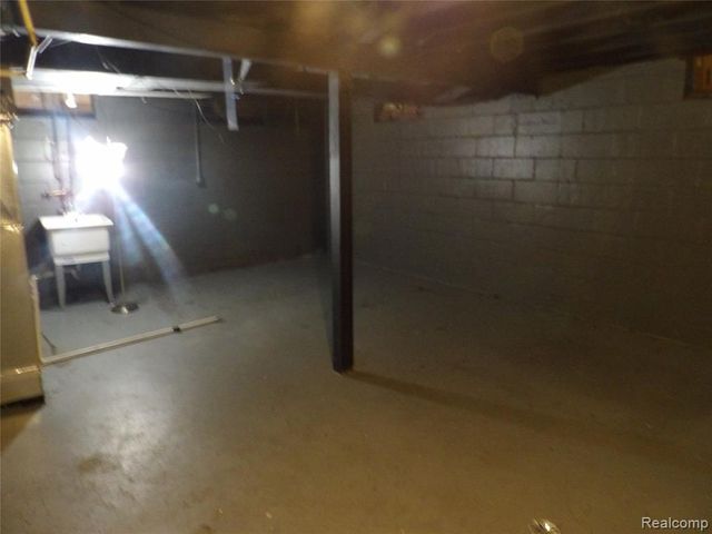 19985 Meyers Road, Detroit, MI 48235