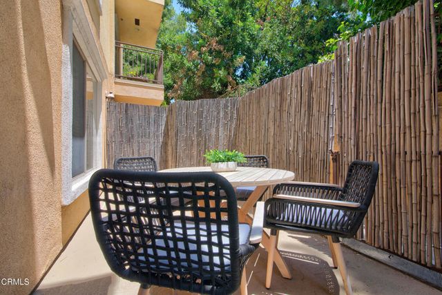 2435 Florencita W 105, Montrose, CA 91020