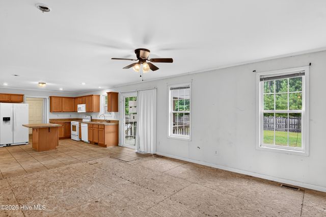 467 Union Bethel Road, Hampstead, NC 28443