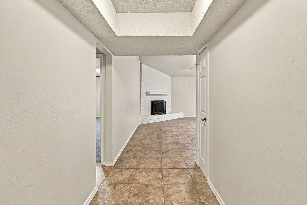 4807 Crestmont Court, Arlington, TX 76017 — photo 2