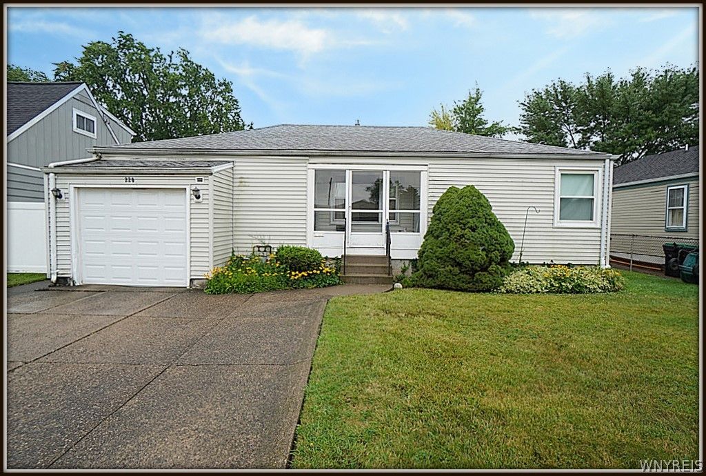 220 Homewood Avenue, Tonawanda, NY 14217