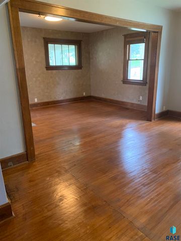 402 E 7th St Street, Dell Rapids, SD 57022