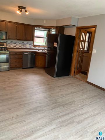 402 E 7th St Street, Dell Rapids, SD 57022