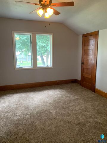 402 E 7th St Street, Dell Rapids, SD 57022