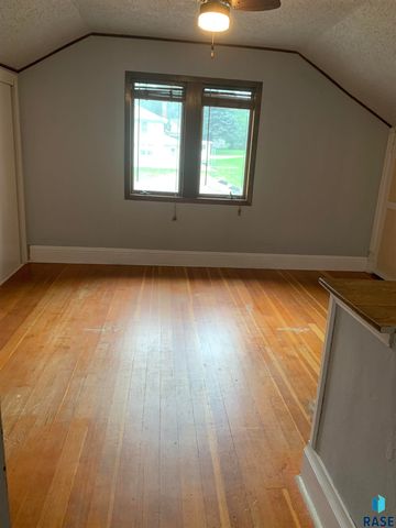 402 E 7th St Street, Dell Rapids, SD 57022