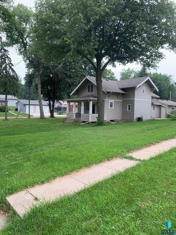 402 E 7th St Street, Dell Rapids, SD 57022