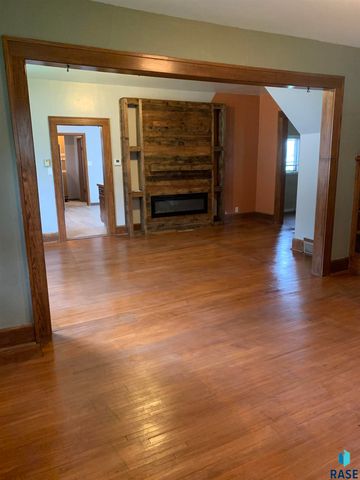 402 E 7th St Street, Dell Rapids, SD 57022