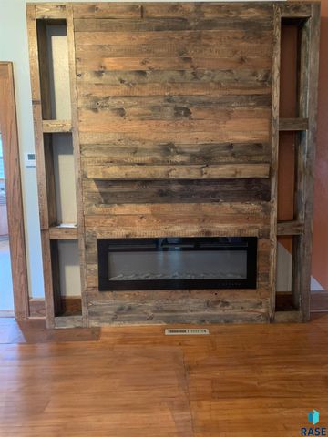 402 E 7th St Street, Dell Rapids, SD 57022