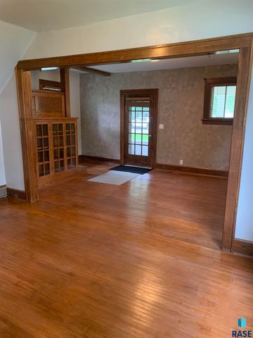 402 E 7th St Street, Dell Rapids, SD 57022