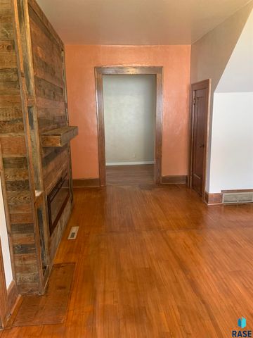 402 E 7th St Street, Dell Rapids, SD 57022