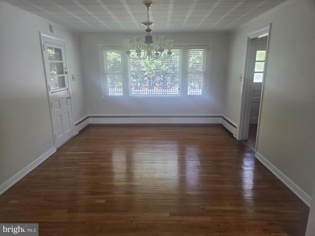 3814 SUNSET DR, Harrisburg, PA 17111