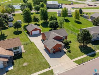 510 S Mary Dr, Tea, SD 57064