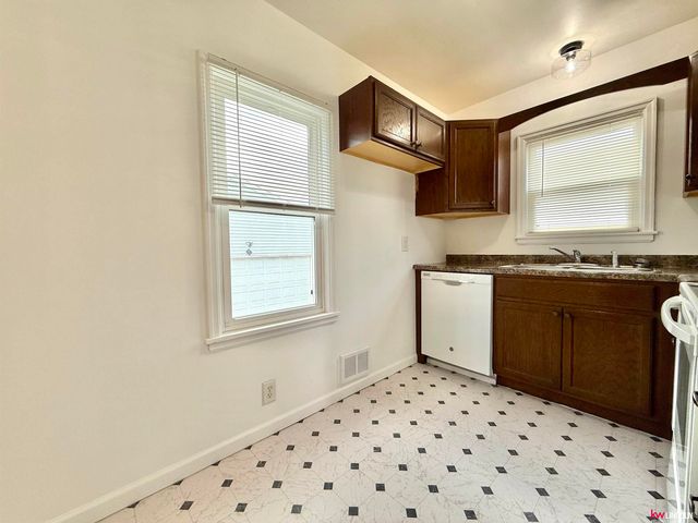 2920 S 11th Street, Lincoln, NE 68502
