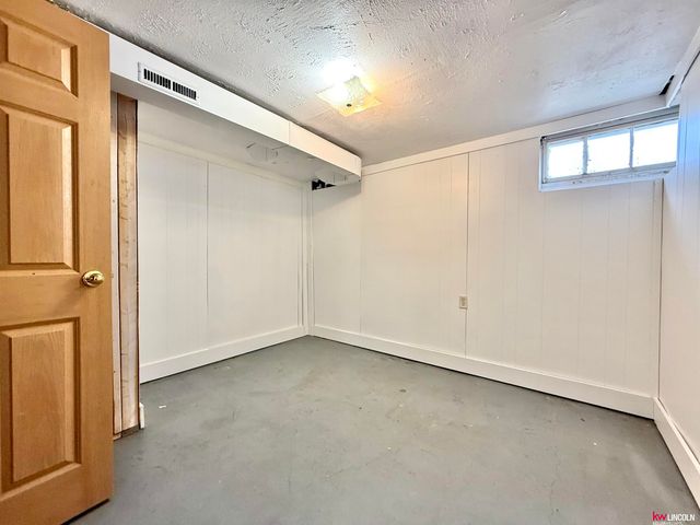 2920 S 11th Street, Lincoln, NE 68502