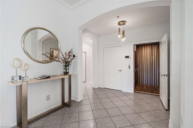 2842 Tiburon BLVD E 103, Naples, FL 34109