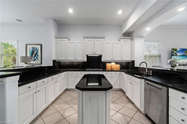 2842 Tiburon BLVD E 103, Naples, FL 34109