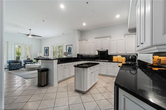 2842 Tiburon BLVD E 103, Naples, FL 34109