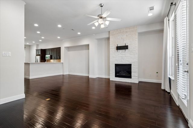 559 W Royal Lane, Irving, TX 75039