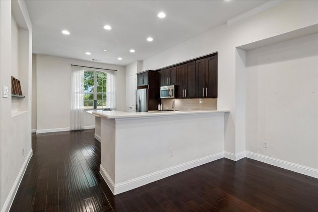 559 W Royal Lane, Irving, TX 75039