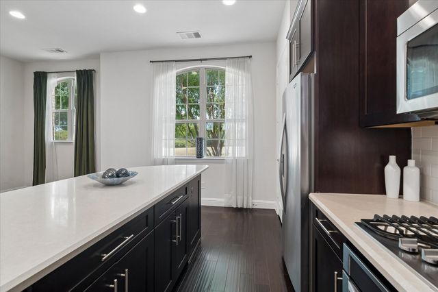 559 W Royal Lane, Irving, TX 75039