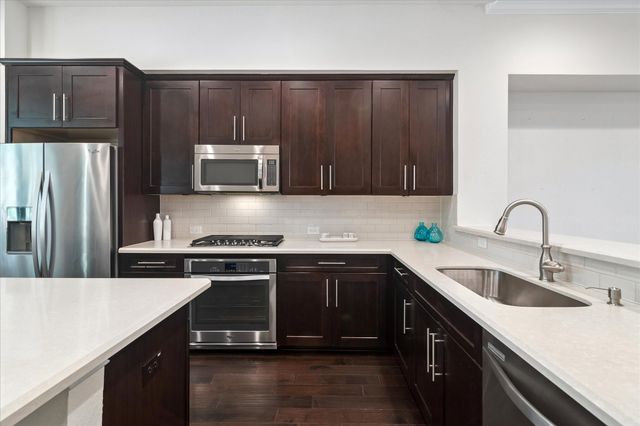 559 W Royal Lane, Irving, TX 75039
