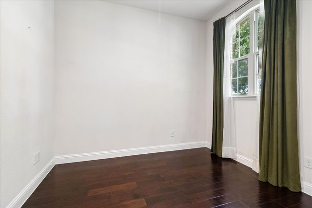 559 W Royal Lane, Irving, TX 75039