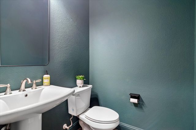 559 W Royal Lane, Irving, TX 75039