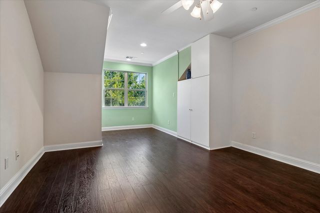 559 W Royal Lane, Irving, TX 75039
