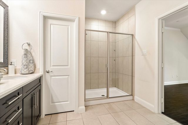 559 W Royal Lane, Irving, TX 75039