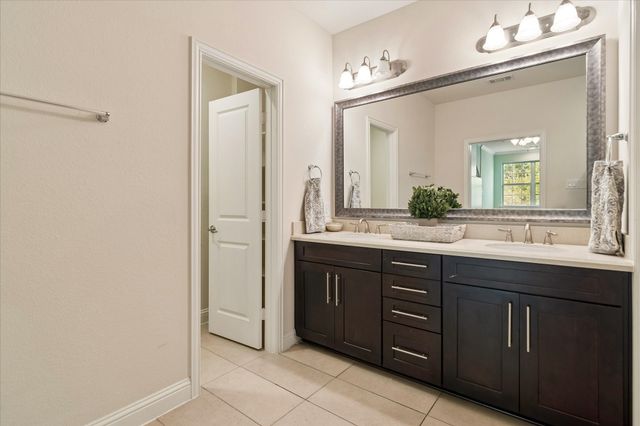 559 W Royal Lane, Irving, TX 75039