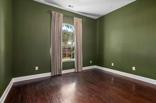 559 W Royal Lane, Irving, TX 75039