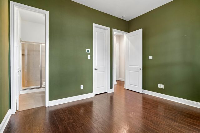 559 W Royal Lane, Irving, TX 75039