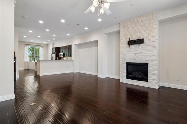 559 W Royal Lane, Irving, TX 75039