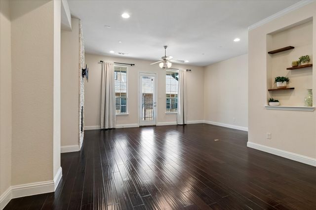 559 W Royal Lane, Irving, TX 75039