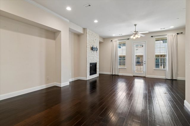 559 W Royal Lane, Irving, TX 75039