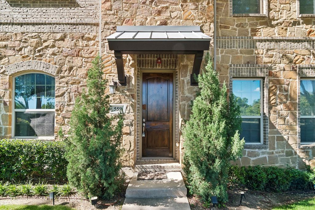 559 W Royal Lane, Irving, TX 75039