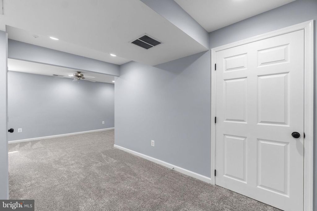 Image 20 of property listing at 6349 JACOBS CT, Eldersburg, MD 21784