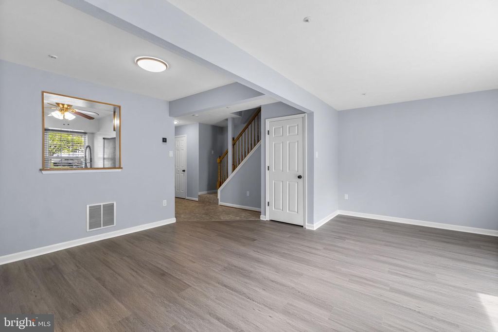 Image 6 of property listing at 6349 JACOBS CT, Eldersburg, MD 21784