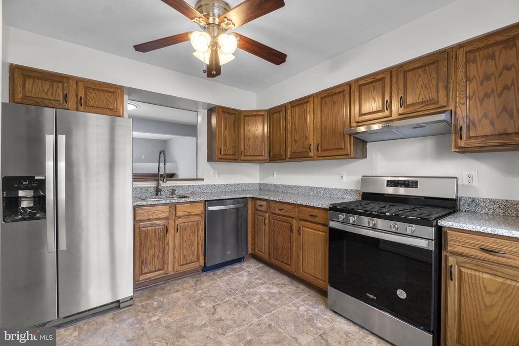 Image 8 of property listing at 6349 JACOBS CT, Eldersburg, MD 21784