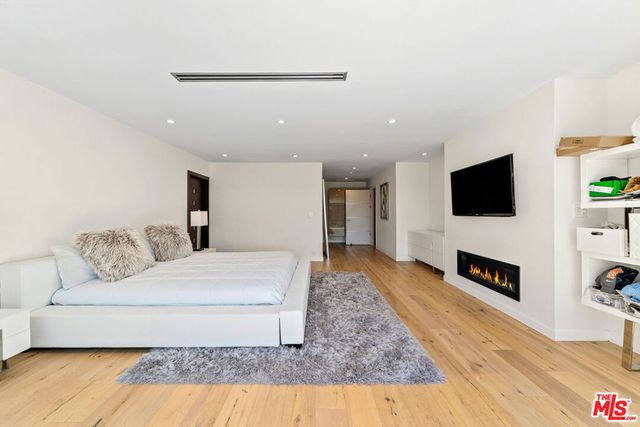 849 Glenmere Way, Los Angeles, CA 90049