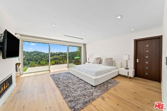 849 Glenmere Way, Los Angeles, CA 90049