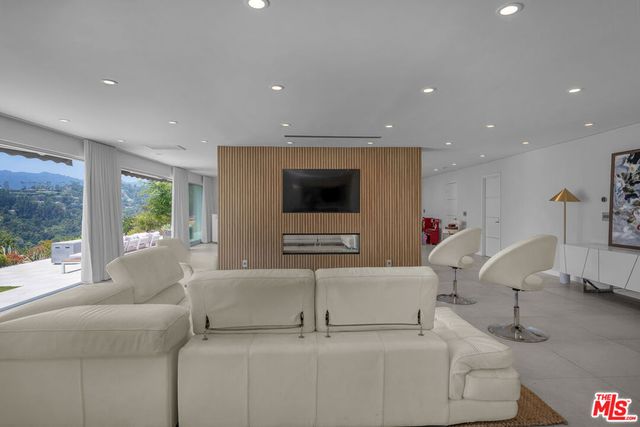 849 Glenmere Way, Los Angeles, CA 90049