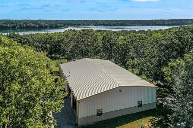 406B 21000 Road, Cherryvale, KS 67335