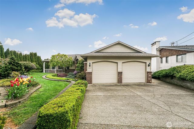 1411 Crestview Drive, Camano Island, WA 98282