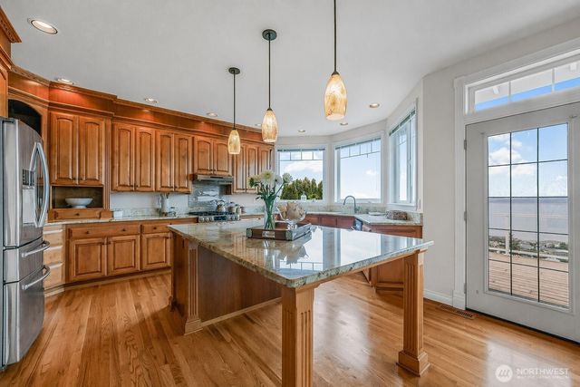 1411 Crestview Drive, Camano Island, WA 98282
