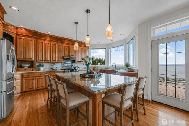1411 Crestview Drive, Camano Island, WA 98282